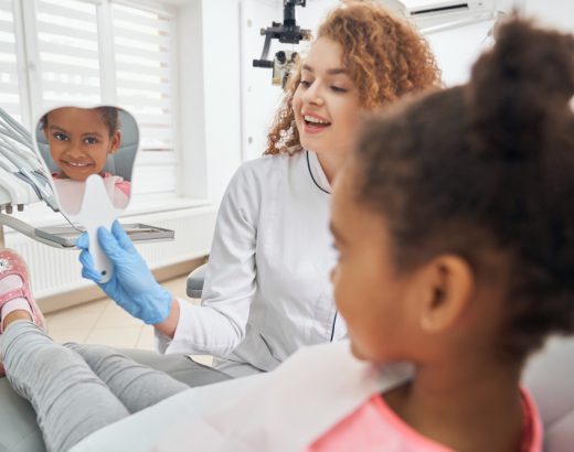Strategii pentru a ajuta copiii să învingă frica de dentist